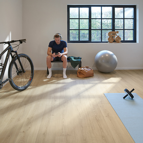 Minimaluxe home gym with Alpha Vinyl Bloom flooring from Quick-Step